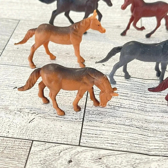 VTG Lot Of 8 Miniature Horse Figurines China Mixed Colors Poses Plastic Lot #3 - Picture 5 of 7
